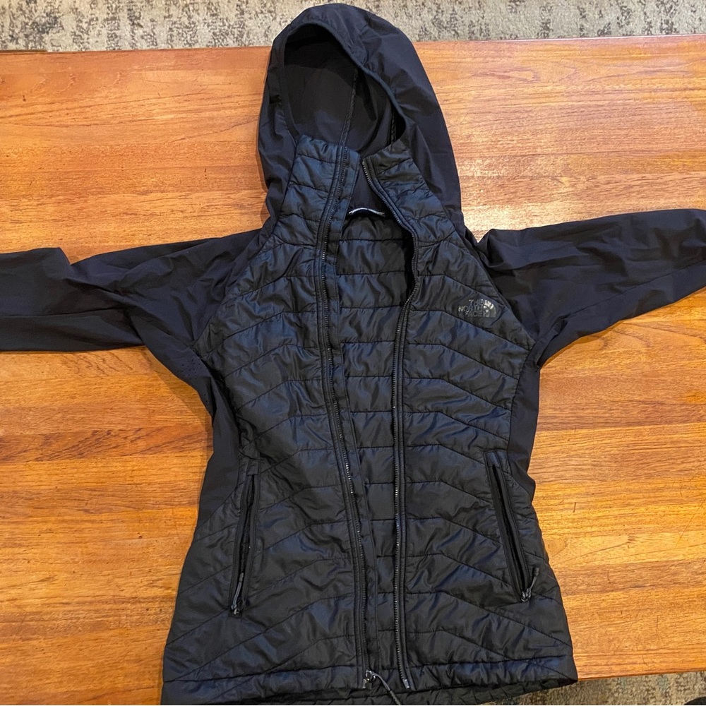 North face XS women’s slim fit light weight jacket